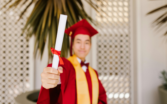 Contoh Penulisan Gelar S3 di Luar Negeri yang Benar, Jangan Salah!