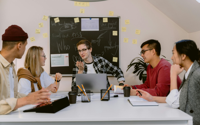 7 Jurusan Kuliah yang Cocok Untuk Para Ekstrovert