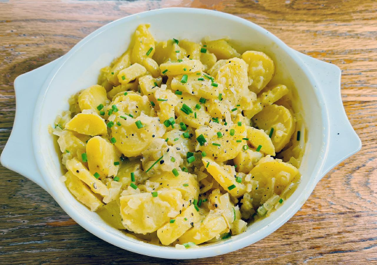 Kartoffelsalat - makanan khas jerman