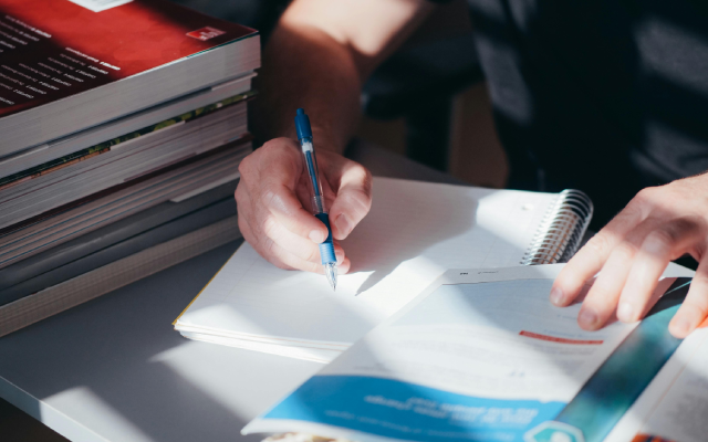 Contoh Penggunaan Kata Should dan Shouldn’t dalam Bahasa Inggris yang Benar