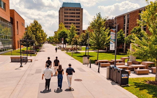 Biaya Kuliah di University of Windsor Canada Untuk Semua Jenjang 2026