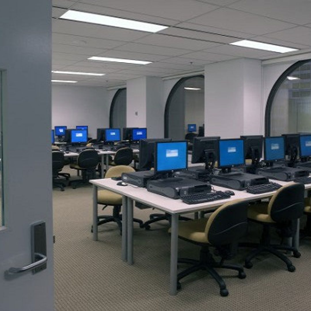 labolatorium komputer di central queensland university, australia