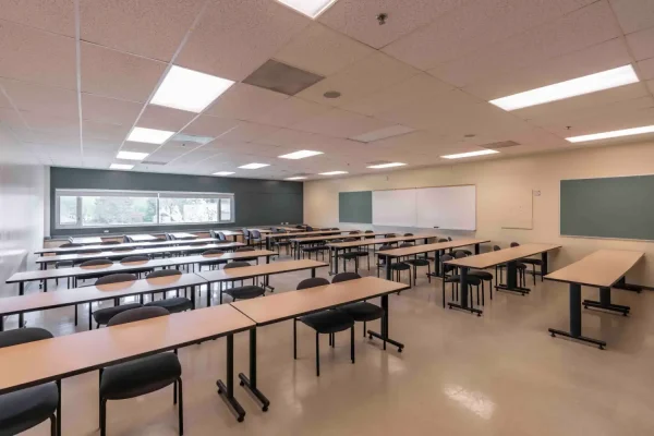 Classroom Dewey College, Canada