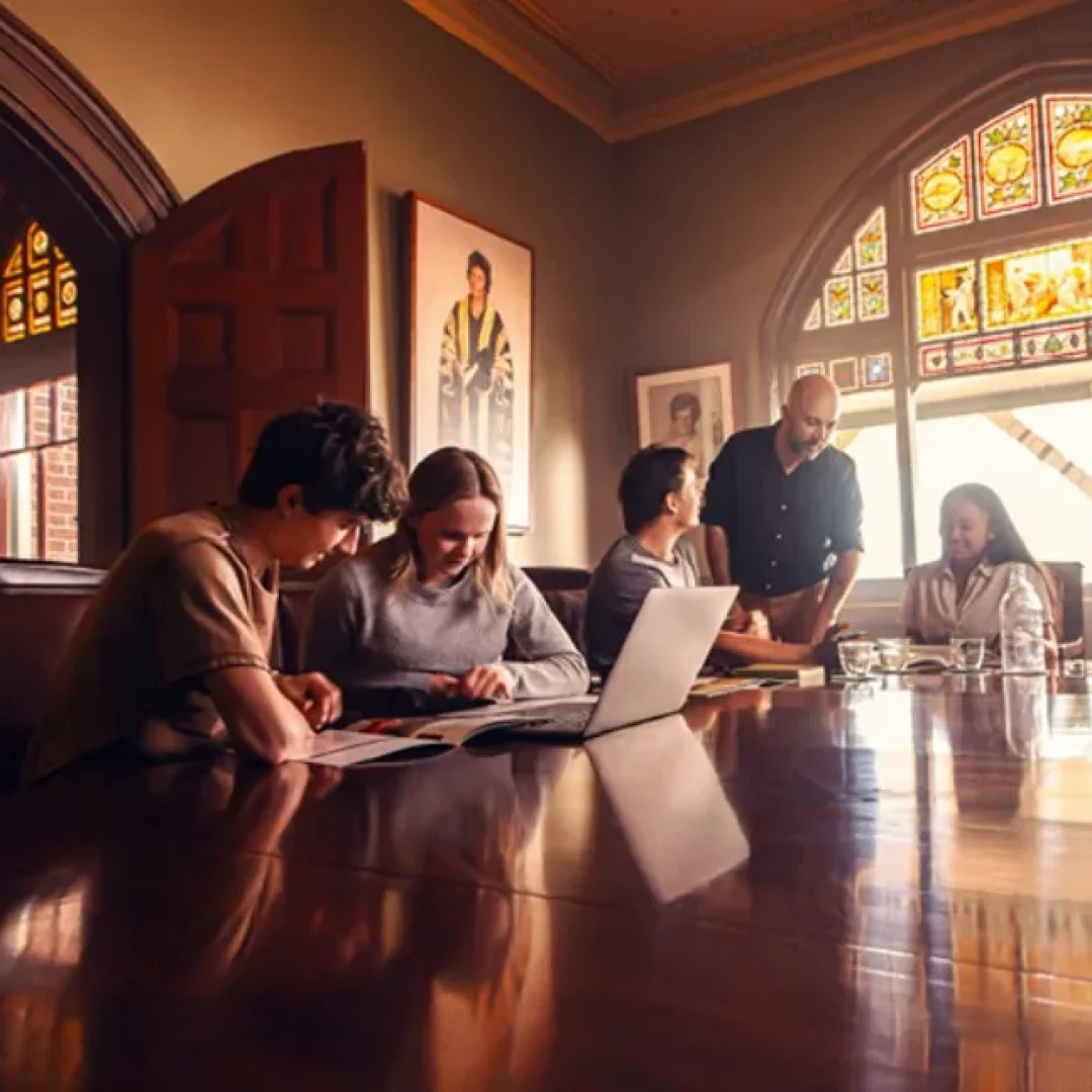 fasilitas di University of New England (UNE)