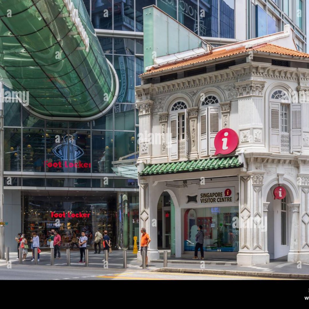 tourist-visitor-centre-and-orchard-gateway-at-orchard-road-singapore-2TBJ64P